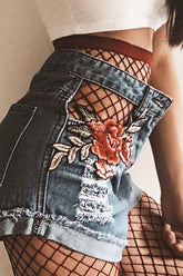 Shorts vaqueros calados con bordado floral